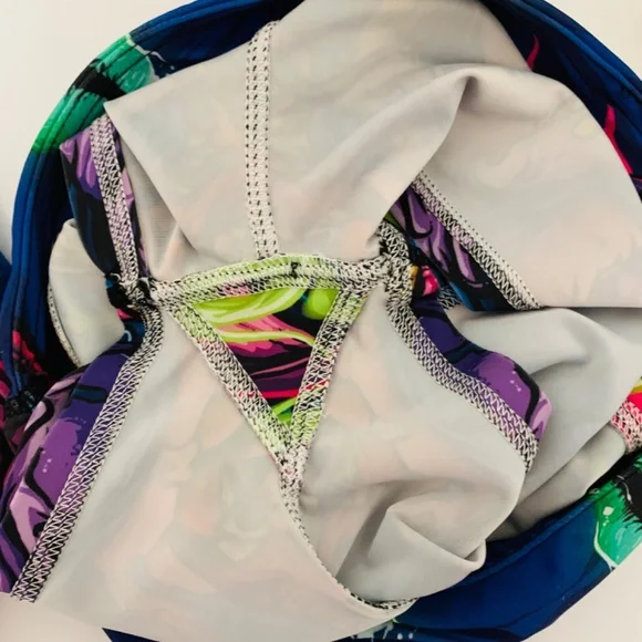 Alice in Wonderland Waz Shop Crop Top & Short Set Size Small Melty Alice Trippy - Picture 12 of 13